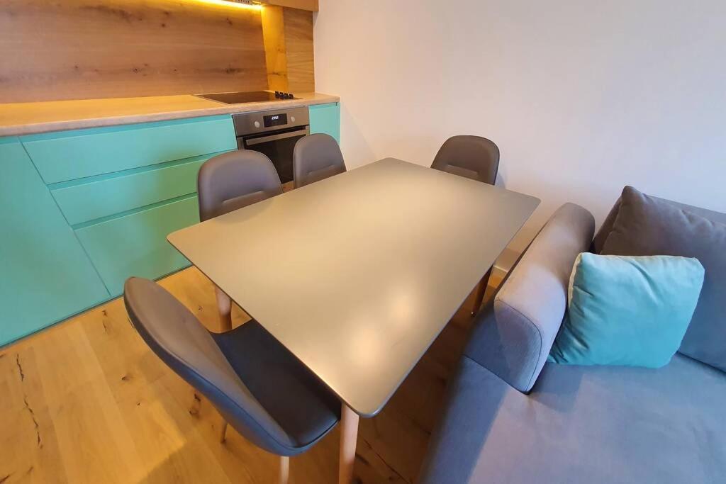Luxury Green Apartment 프리슈티나 외부 사진